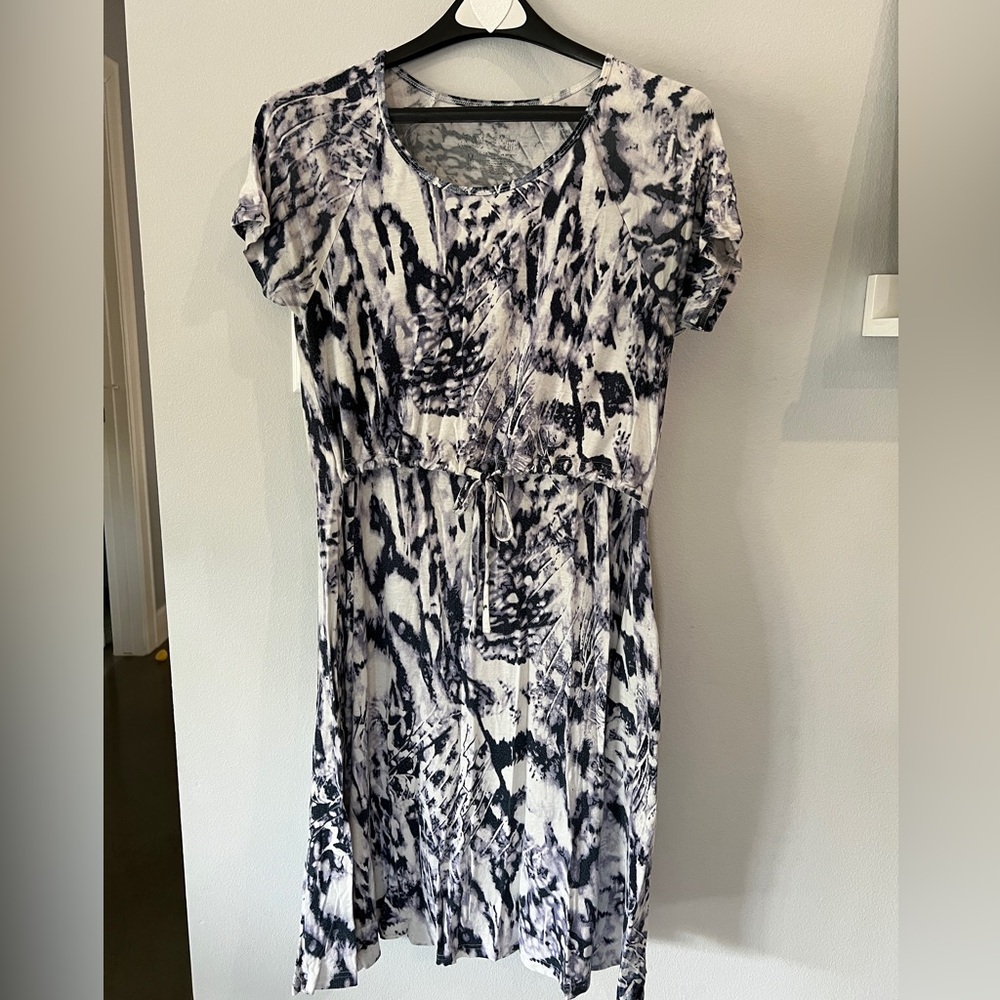 Latched Mama Nursing Dress, size medium, blue and white